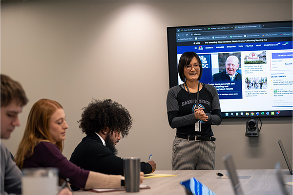 Professor Yenling Chang teaching an MBA course.
